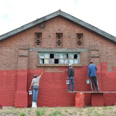 SE REALIZAN TRABAJOS DE LIMPIEZA Y PINTURA EN EL PREDIO DEL FERROCARRIL